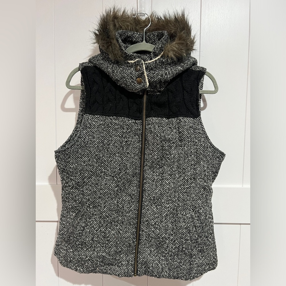Mossimo Supply Co Women’s XL Tweed Vest Fur hoodie Black White Zip up